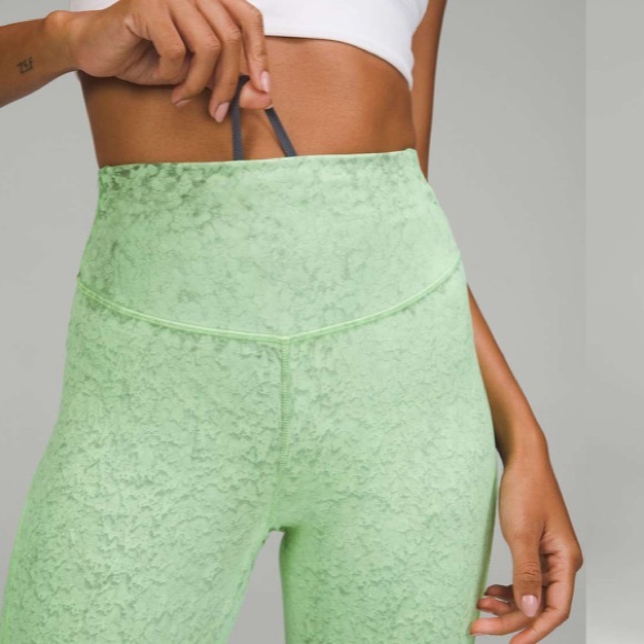 NEW LULULEMON FULL LENGTH HIGH WAISTED YOGA PANTS🍋 - Picture 4 of 16